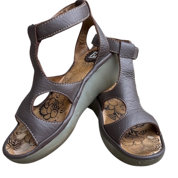 Fly London YULP571FLY Beige Footwear - Picture 1 of 9